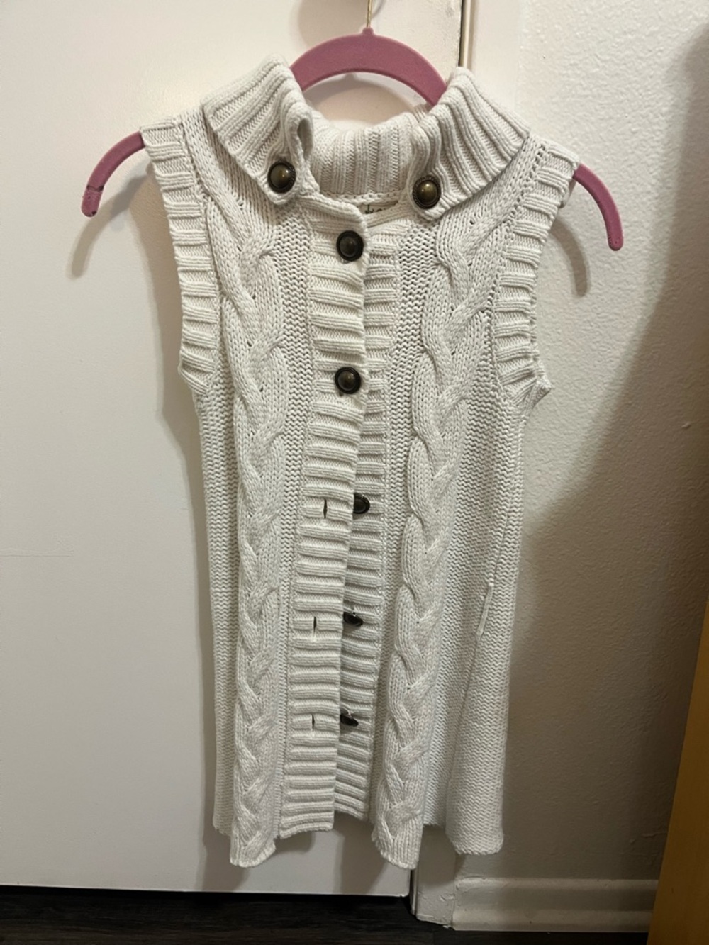 Cable-Knit Sleeveless Button Cardigan - White